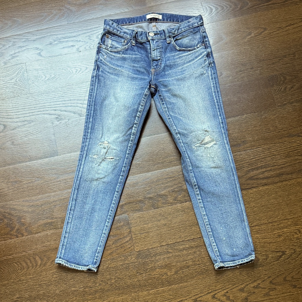 Moussy Distressed Cropped Jeans Size 27